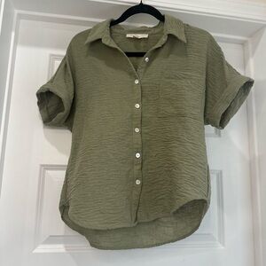 Green Button Down Top by Monteau Los Angeles Size M